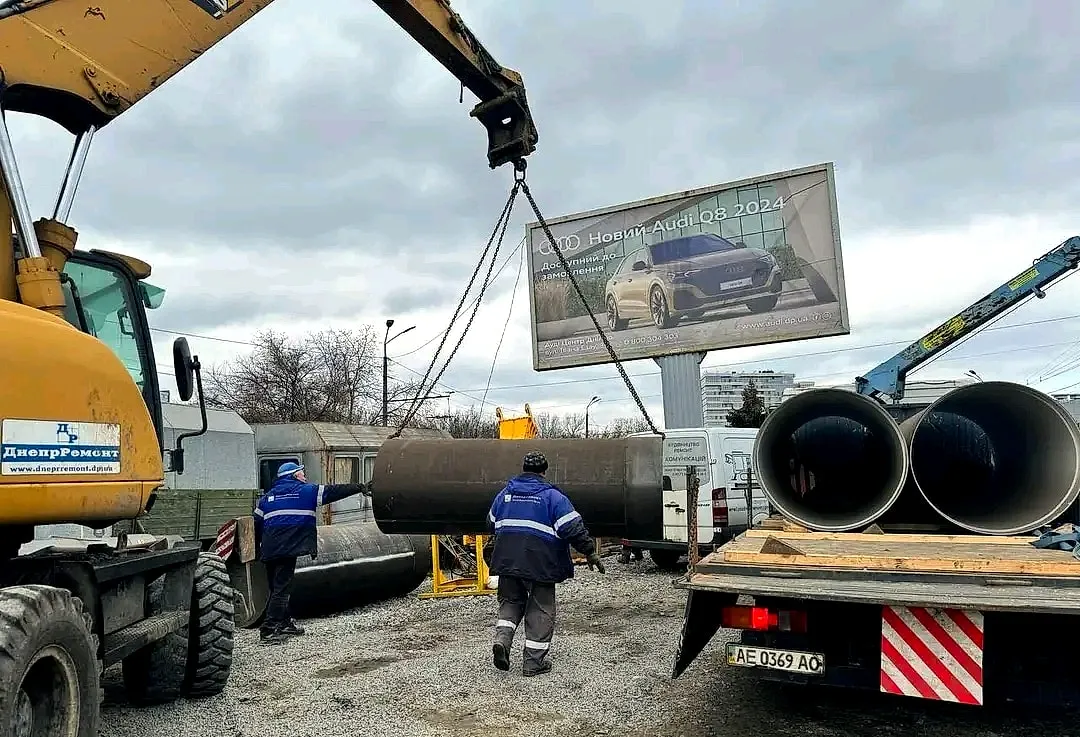 Розвантаження труб на об’єкті